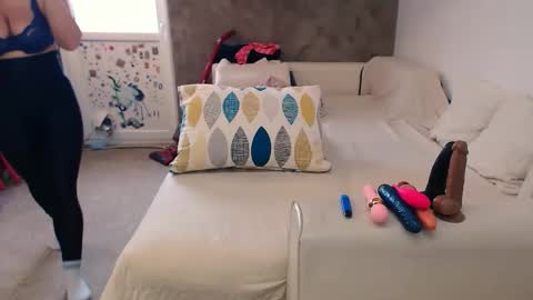 Snapshot of alesyadollblonde chatting on 12-15-25, 07:12 AlesyadollBlonde online show from 12-15-25, 07:12