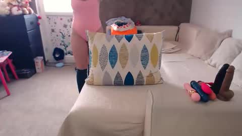 Snapshot of alesyadollblonde chatting on 01-15-26, 07:57 AlesyadollBlonde online show from 01-15-26, 07:57