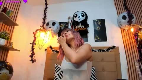 Aleszia online show from 10-18-25, 07:25