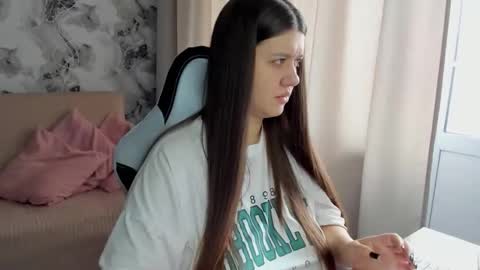 Aletta Oushen online show from 10-02-25, 08:21