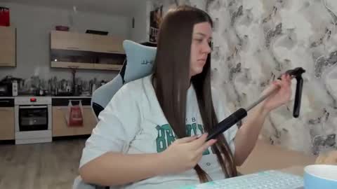 Aletta Oushen online show from 11-22-25, 05:56