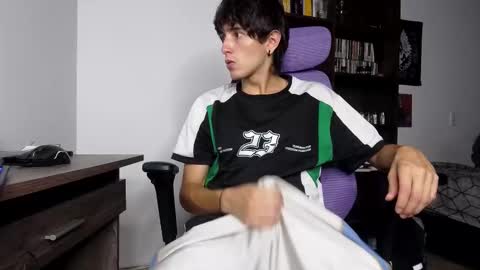 Snapshot of alex_connorr chatting on 11-10-25, 04:00 alex_connorr online show from 11-10-25, 04:00