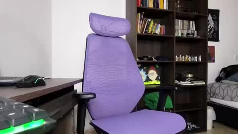 Snapshot of alex_connorr chatting on 11-13-25, 04:00 alex_connorr online show from 11-13-25, 04:00