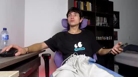 Snapshot of alex_connorr chatting on 11-18-25, 03:12 alex_connorr online show from 11-18-25, 03:12