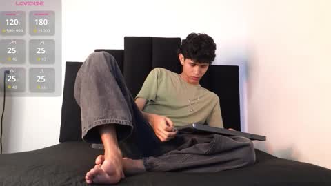 alex_mark_ online show from 12-19-25, 01:18