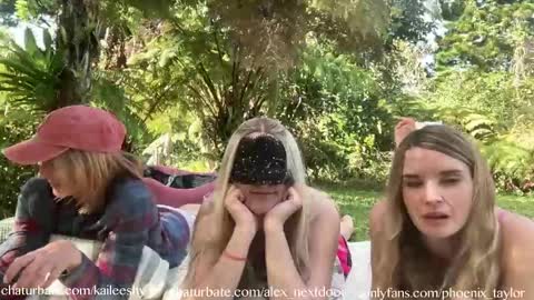 Snapshot of alex_nextdoor chatting on 03-04-25, 02:06 Alex online show from 03-04-25, 02:06