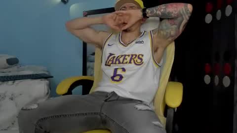 Snapshot of alex_sthorm chatting on 10-31-25, 03:40 alex_sthorm online show from 10-31-25, 03:40