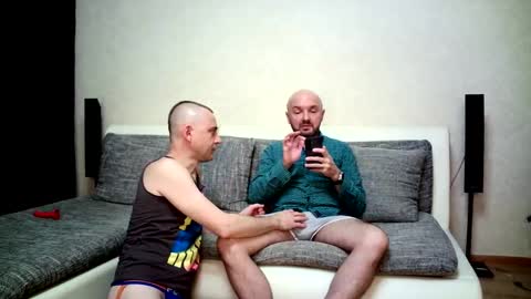 Snapshot of alex_tobey chatting on 12-05-25, 02:20 Alex and Tobey online show from 12-05-25, 02:20