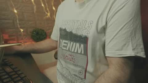 Snapshot of alex_volo chatting on 12-14-25, 02:28 Alex online show from 12-14-25, 02:28