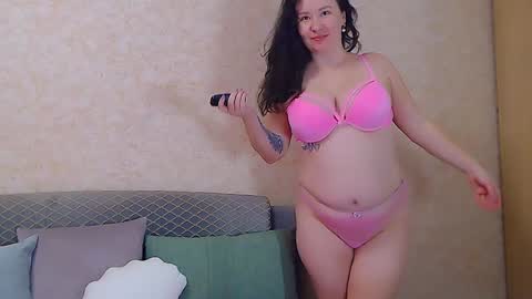 Snapshot of alexa__lexie chatting on 12-23-24, 10:21 Alexa online show from 12-23-24, 10:21