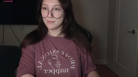 Snapshot of alexa_dream chatting on 12-17-24, 12:45 dont be afraid to click social media link its working just click on that online show from 12-17-24, 12:45