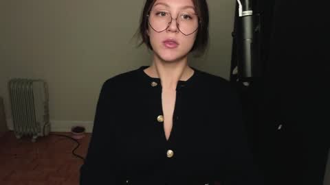 Snapshot of alexa_dream chatting on 12-28-24, 11:48 dont be afraid to click social media link its working just click on that online show from 12-28-24, 11:48