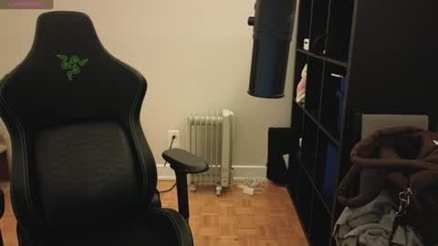 Snapshot of alexa_dream chatting on 01-16-25, 02:41 dont be afraid to click social media link its working just click on that online show from 01-16-25, 02:41