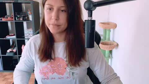 Snapshot of alexa_dream chatting on 09-16-25, 08:43 dont be afraid to click social media link its working just click on that online show from 09-16-25, 08:43