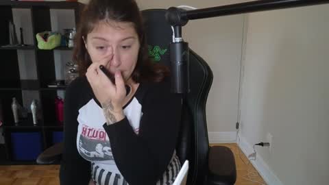 Snapshot of alexa_dream chatting on 10-20-25, 08:53 dont be afraid to click social media link its working just click on that online show from 10-20-25, 08:53