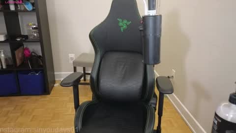 Snapshot of alexa_dream chatting on 11-08-25, 12:22 dont be afraid to click social media link its working just click on that online show from 11-08-25, 12:22