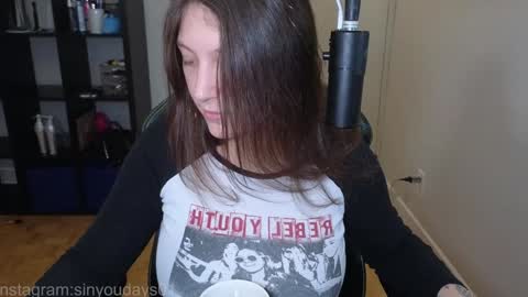 Snapshot of alexa_dream chatting on 11-13-25, 11:58 dont be afraid to click social media link its working just click on that online show from 11-13-25, 11:58