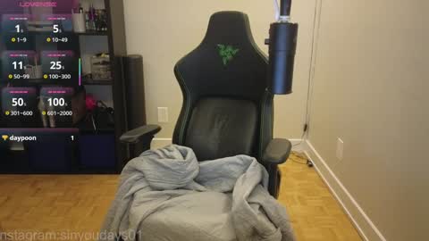 Snapshot of alexa_dream chatting on 11-18-25, 12:16 dont be afraid to click social media link its working just click on that online show from 11-18-25, 12:16