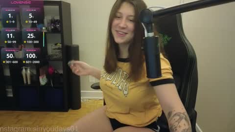 Snapshot of alexa_dream chatting on 11-22-25, 12:20 dont be afraid to click social media link its working just click on that online show from 11-22-25, 12:20