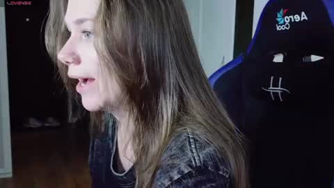 Snapshot of alexa_feels chatting on 06-27-26, 04:45 Little Duck homie online show from 06-27-26, 04:45