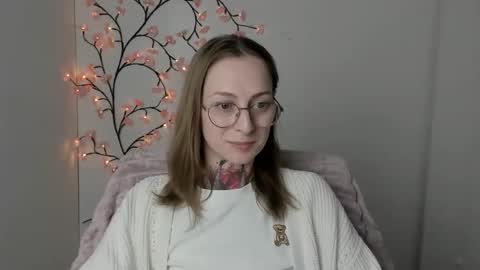Snapshot of alexa_kittie chatting on 05-19-26, 01:56 Alexa online show from 05-19-26, 01:56