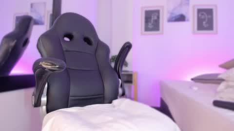 Snapshot of alexa_millers_ chatting on 03-08-25, 07:27 Alexa Millers online show from 03-08-25, 07:27