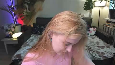 Snapshot of alexa_pirs chatting on 05-12-26, 02:47 alexa_pirs online show from 05-12-26, 02:47