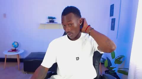 Snapshot of alexaandro18 chatting on 04-30-26, 01:28 Alexandro online show from 04-30-26, 01:28