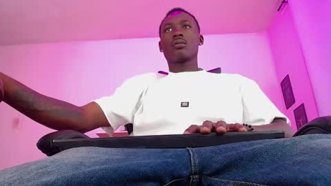 Snapshot of alexaandro18 chatting on 05-08-26, 01:05 Alexandro online show from 05-08-26, 01:05