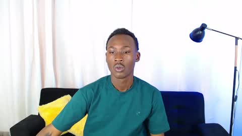 Snapshot of alexaandro18 chatting on 05-19-26, 01:17 Alexandro online show from 05-19-26, 01:17