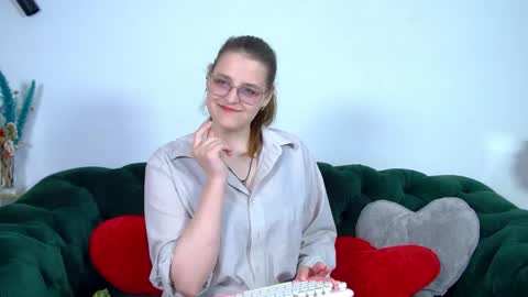 AlexaAvery online show from 05-23-26, 06:51