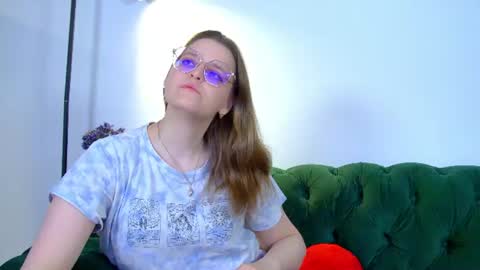 Snapshot of alexaavery chatting on 06-13-26, 06:44 AlexaAvery online show from 06-13-26, 06:44