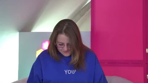 Snapshot of alexaavery chatting on 06-16-26, 06:27 AlexaAvery online show from 06-16-26, 06:27