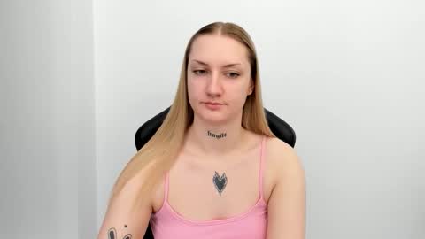 Snapshot of alexafragile chatting on 04-23-26, 10:47 Alexa online show from 04-23-26, 10:47