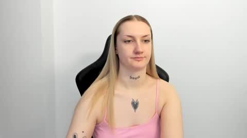 Snapshot of alexafragile chatting on 04-23-26, 12:29 Alexa online show from 04-23-26, 12:29
