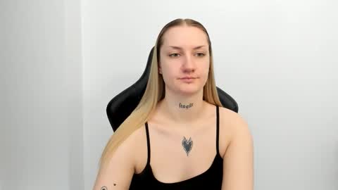Snapshot of alexafragile chatting on 04-27-26, 11:41 Alexa online show from 04-27-26, 11:41