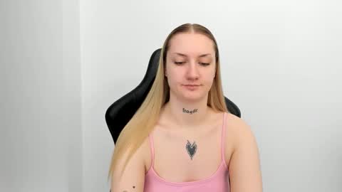 Snapshot of alexafragile chatting on 04-29-26, 11:25 Alexa online show from 04-29-26, 11:25