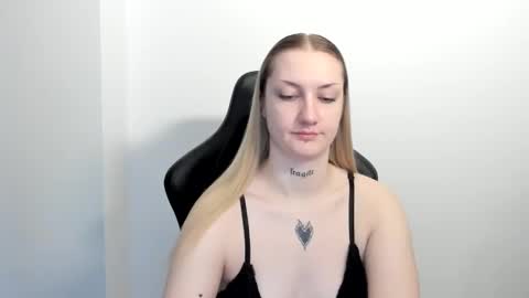 Snapshot of alexafragile chatting on 05-06-26, 10:42 Alexa online show from 05-06-26, 10:42