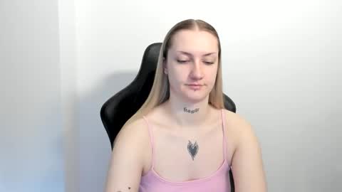 Snapshot of alexafragile chatting on 05-08-26, 10:31 Alexa online show from 05-08-26, 10:31