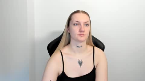 Snapshot of alexafragile chatting on 05-12-26, 11:29 Alexa online show from 05-12-26, 11:29