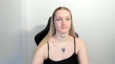 Snapshot of alexafragile chatting on 05-15-26, 11:39 Alexa online show from 05-15-26, 11:39