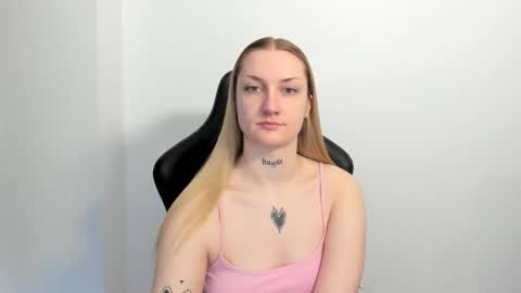 Snapshot of alexafragile chatting on 05-20-26, 11:16 Alexa online show from 05-20-26, 11:16