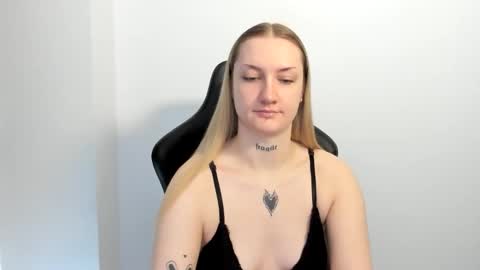 Snapshot of alexafragile chatting on 05-26-26, 12:12 Alexa online show from 05-26-26, 12:12