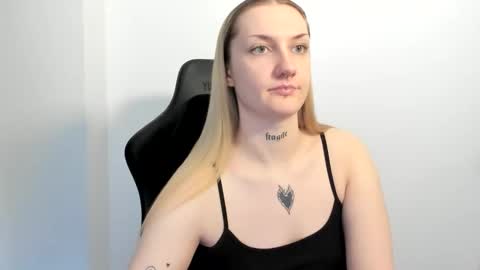 Snapshot of alexafragile chatting on 06-02-26, 01:13 Alexa online show from 06-02-26, 01:13