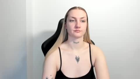 Snapshot of alexafragile chatting on 06-03-26, 12:30 Alexa online show from 06-03-26, 12:30