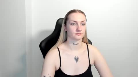 Snapshot of alexafragile chatting on 06-03-26, 02:44 Alexa online show from 06-03-26, 02:44