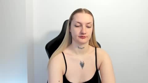Snapshot of alexafragile chatting on 06-05-26, 11:27 Alexa online show from 06-05-26, 11:27