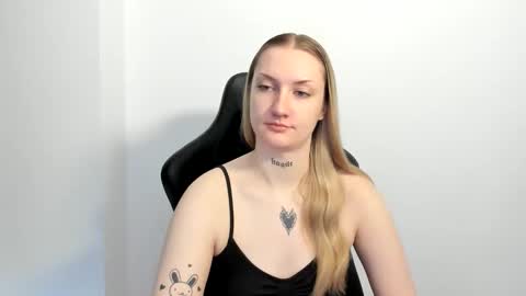 Snapshot of alexafragile chatting on 06-08-26, 11:21 Alexa online show from 06-08-26, 11:21