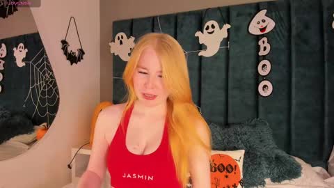 Snapshot of alexahandler chatting on 10-28-25, 08:00 Alexa Handler online show from 10-28-25, 08:00