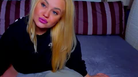 AlexaLaVibes online show from 04-19-26, 04:56